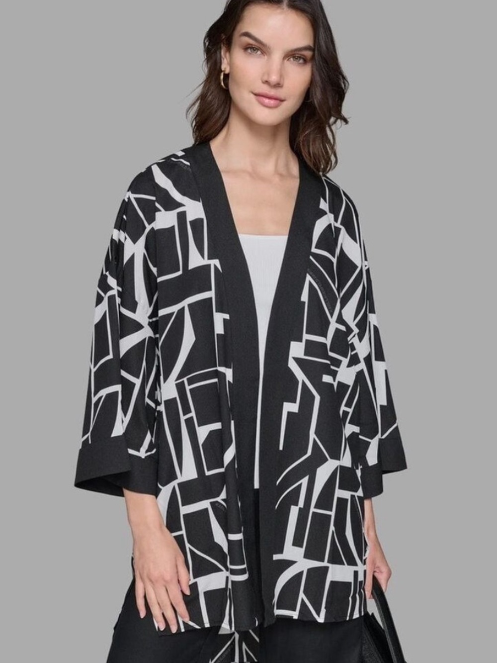 🎩🗝️ NWT $89 KARL LAGERFELD PARIS
Oversized Abstract Geo-Printed Open Kimono